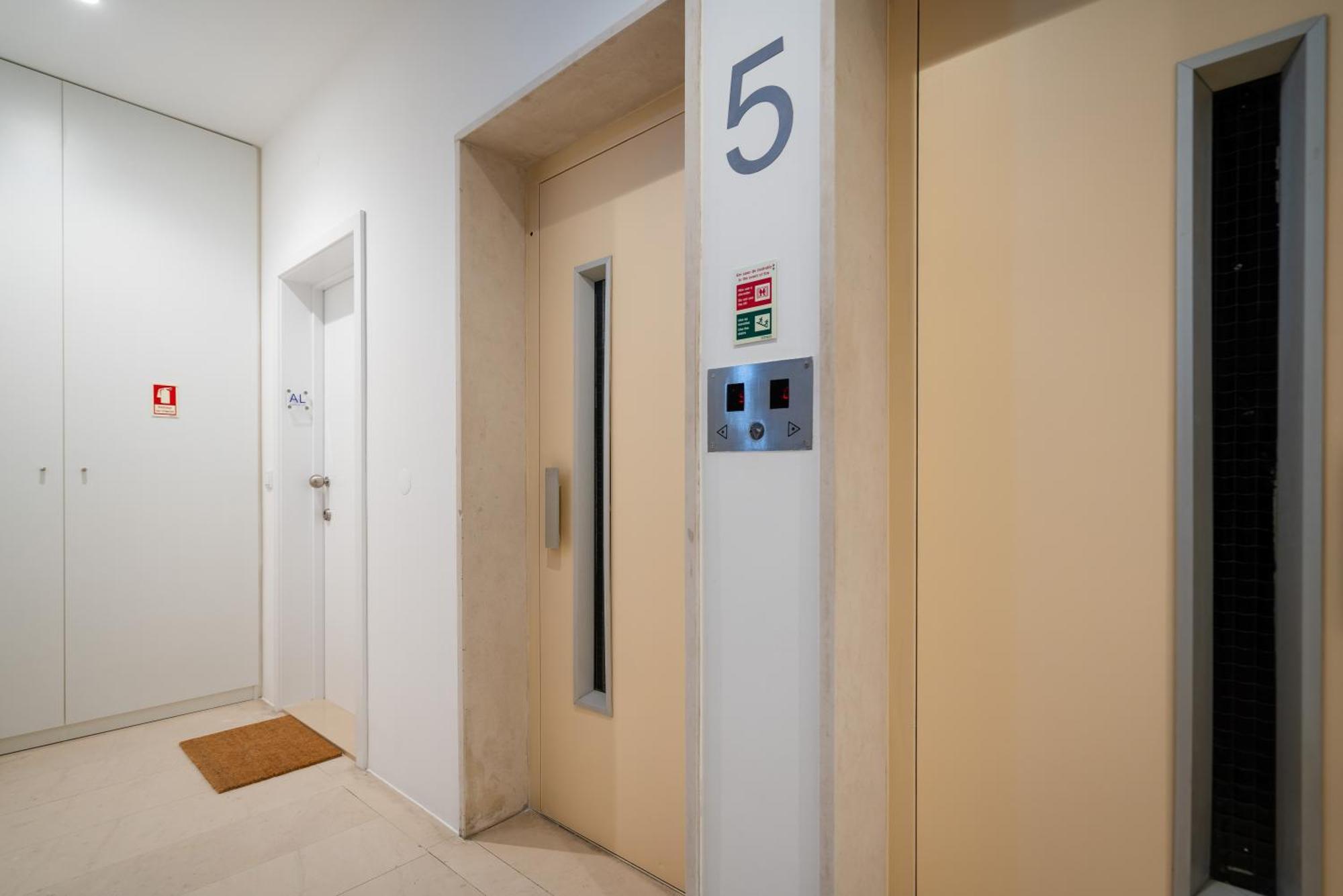 Host Wise - Trendy Spacious Flats - Matosinhos Matosinhos  Room photo